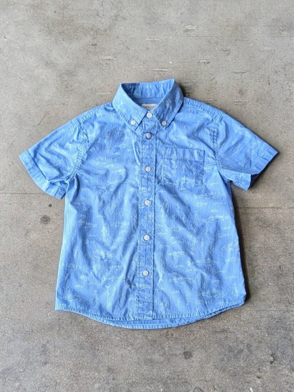 Crewcuts by J. Crew Boys Blue Fish Print Short Sleeve Button Down Shirt size 4-5